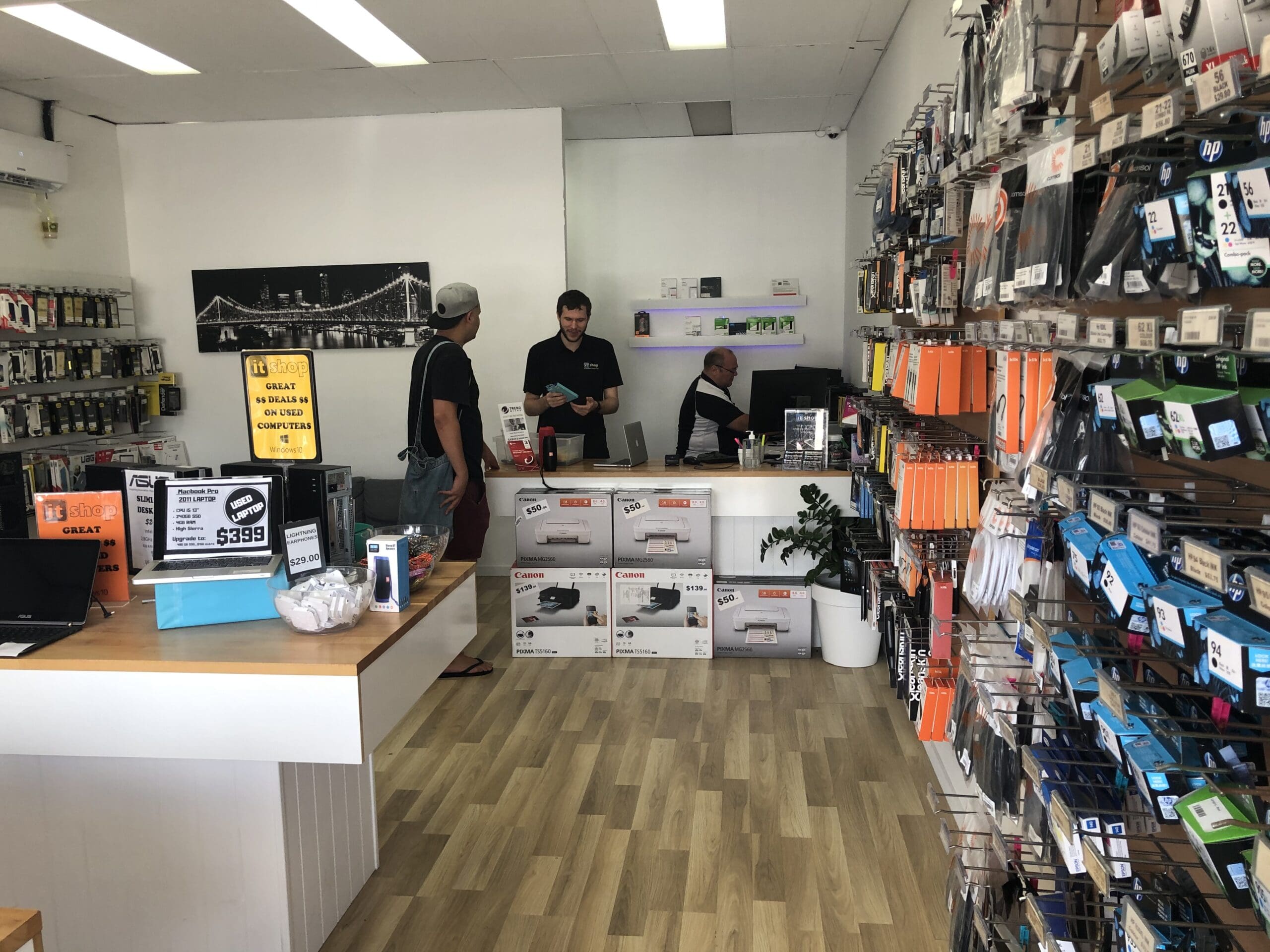 Itshop man buying parts 1
